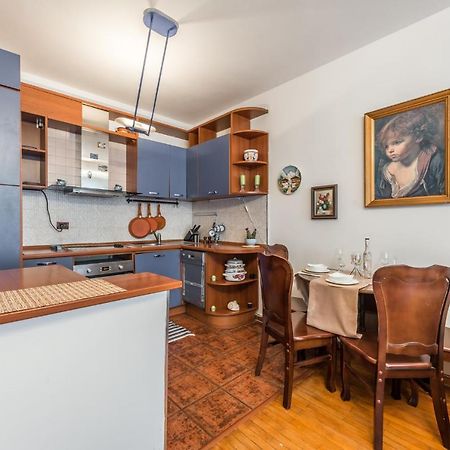 Vintage And Warm 2Br Apartament In Tirana Extérieur photo