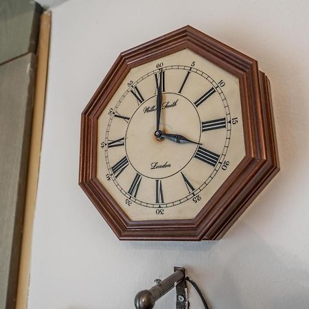 Vintage And Warm 2Br Apartament In Tirana Extérieur photo