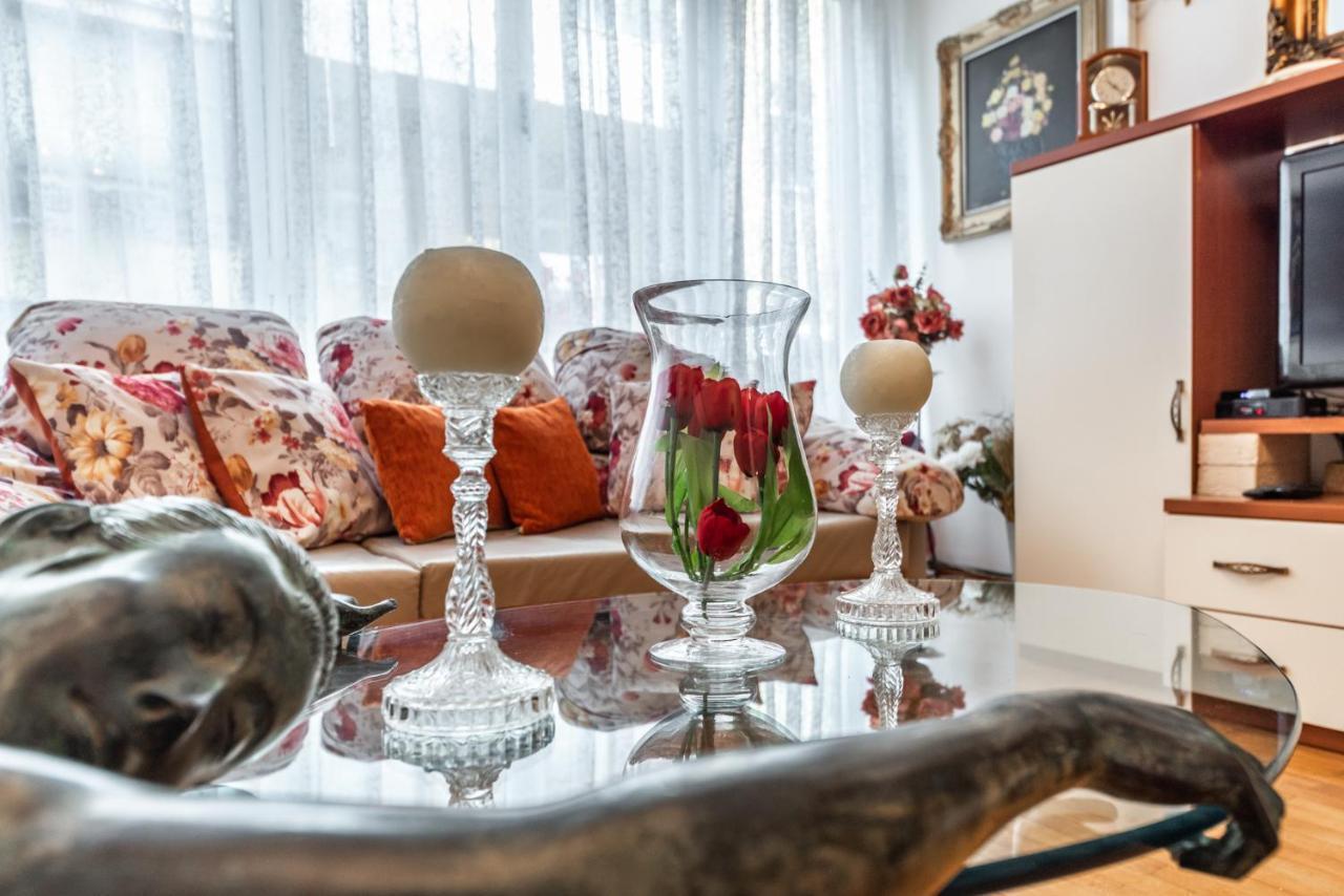 Vintage And Warm 2Br Apartament In Tirana Extérieur photo