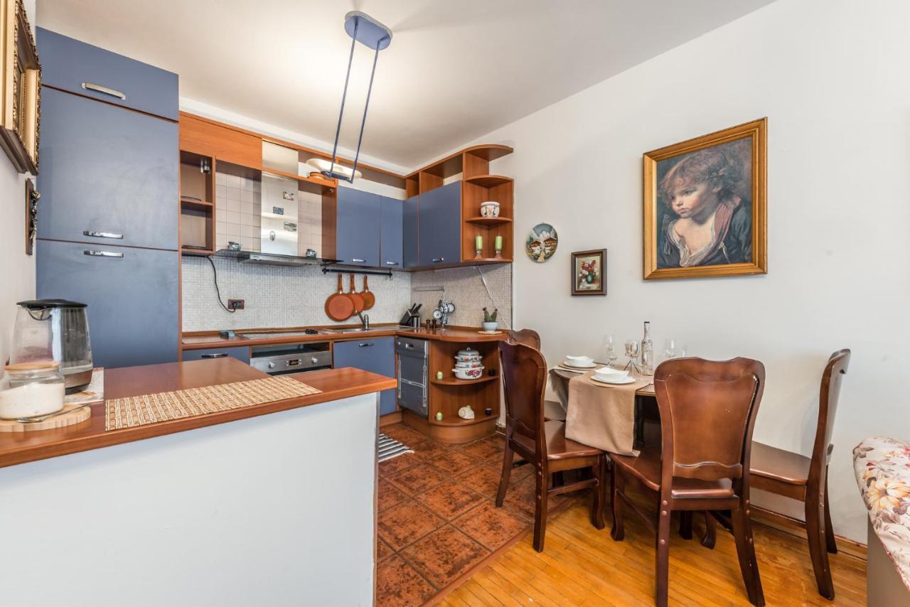 Vintage And Warm 2Br Apartament In Tirana Extérieur photo