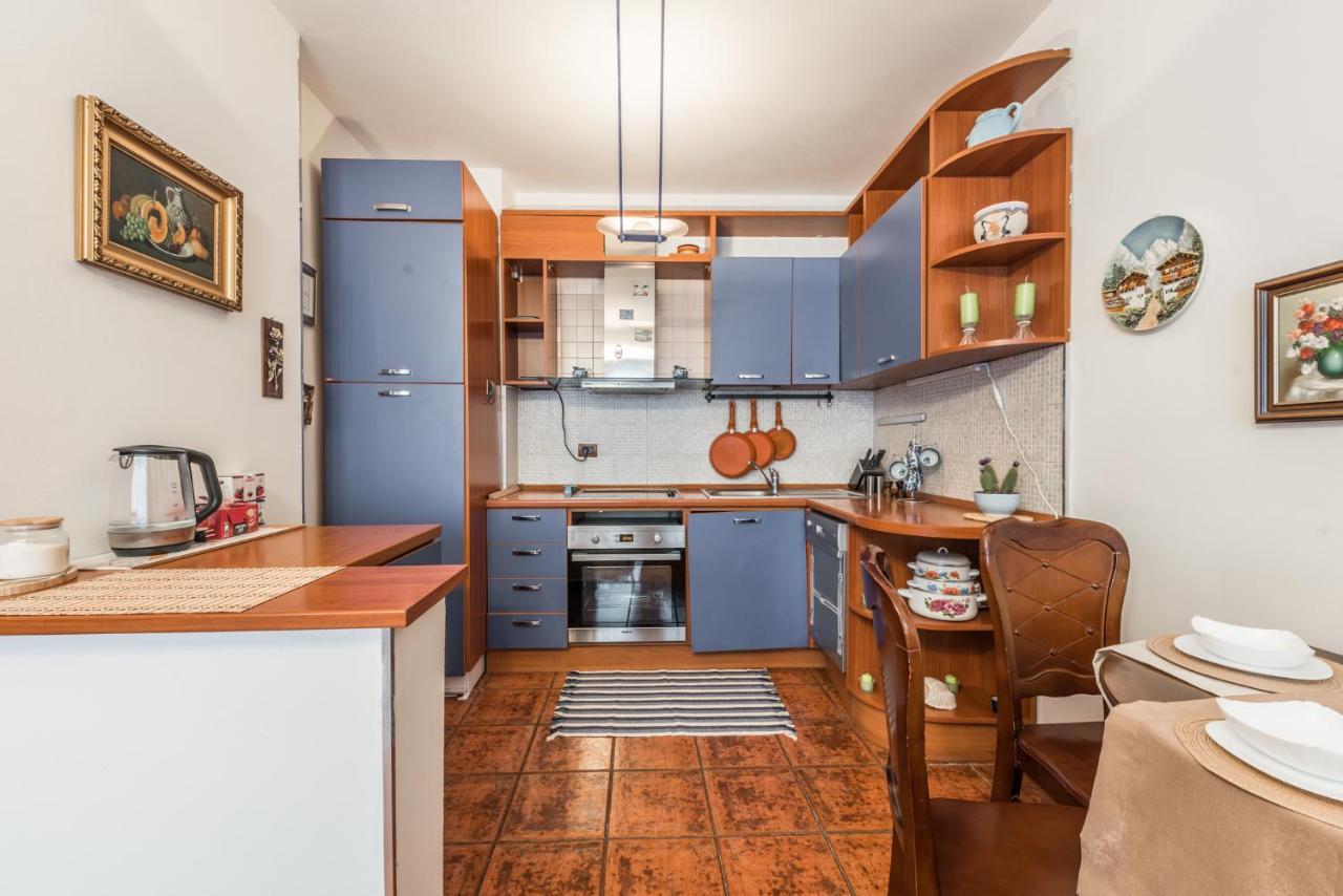 Vintage And Warm 2Br Apartament In Tirana Extérieur photo