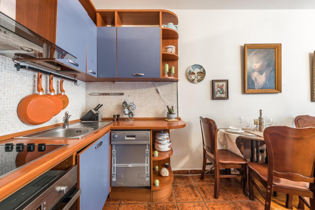Vintage And Warm 2Br Apartament In Tirana Extérieur photo