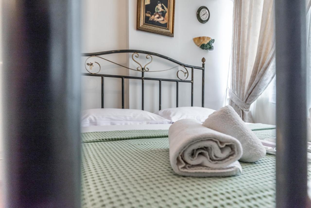 Vintage And Warm 2Br Apartament In Tirana Extérieur photo