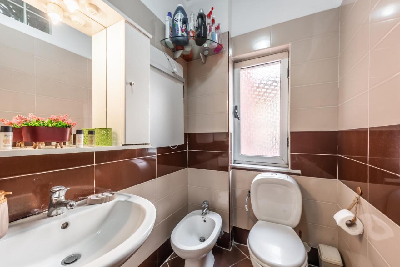 Vintage And Warm 2Br Apartament In Tirana Extérieur photo