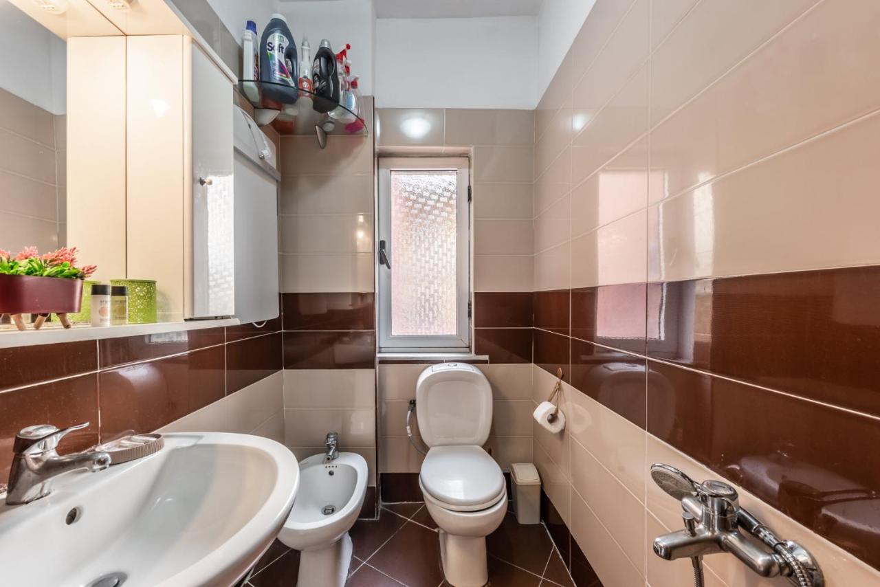 Vintage And Warm 2Br Apartament In Tirana Extérieur photo